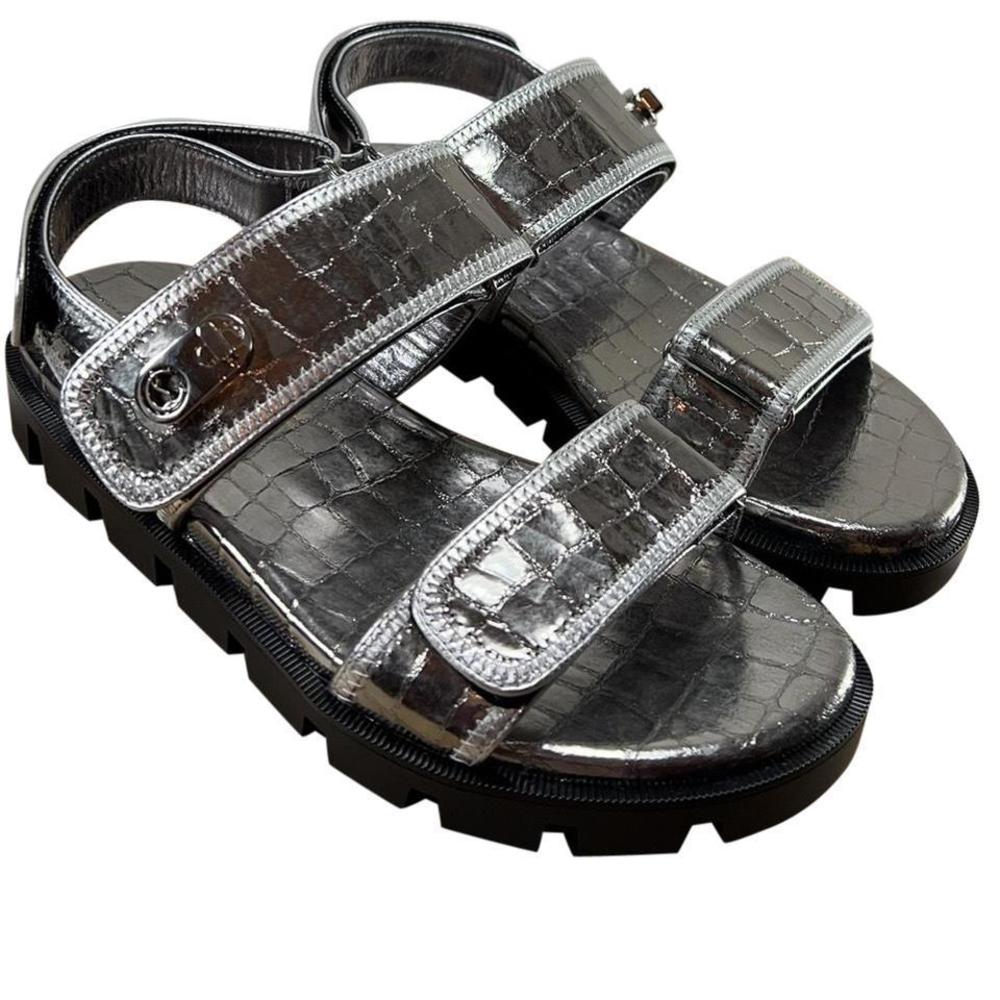 Lock cool Metallic Silver Ali Embossed Dad sandals Flats E180